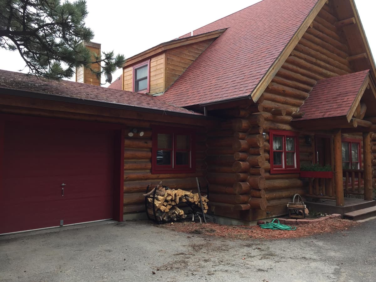 Professional log home restoration by Log Home Finishing LLC