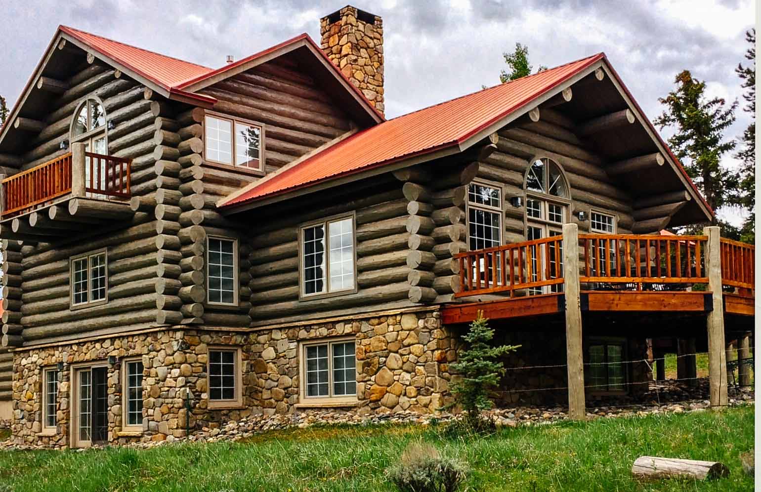 Professional log home chinking services in El Paso County Colorado - maintenance and restoration