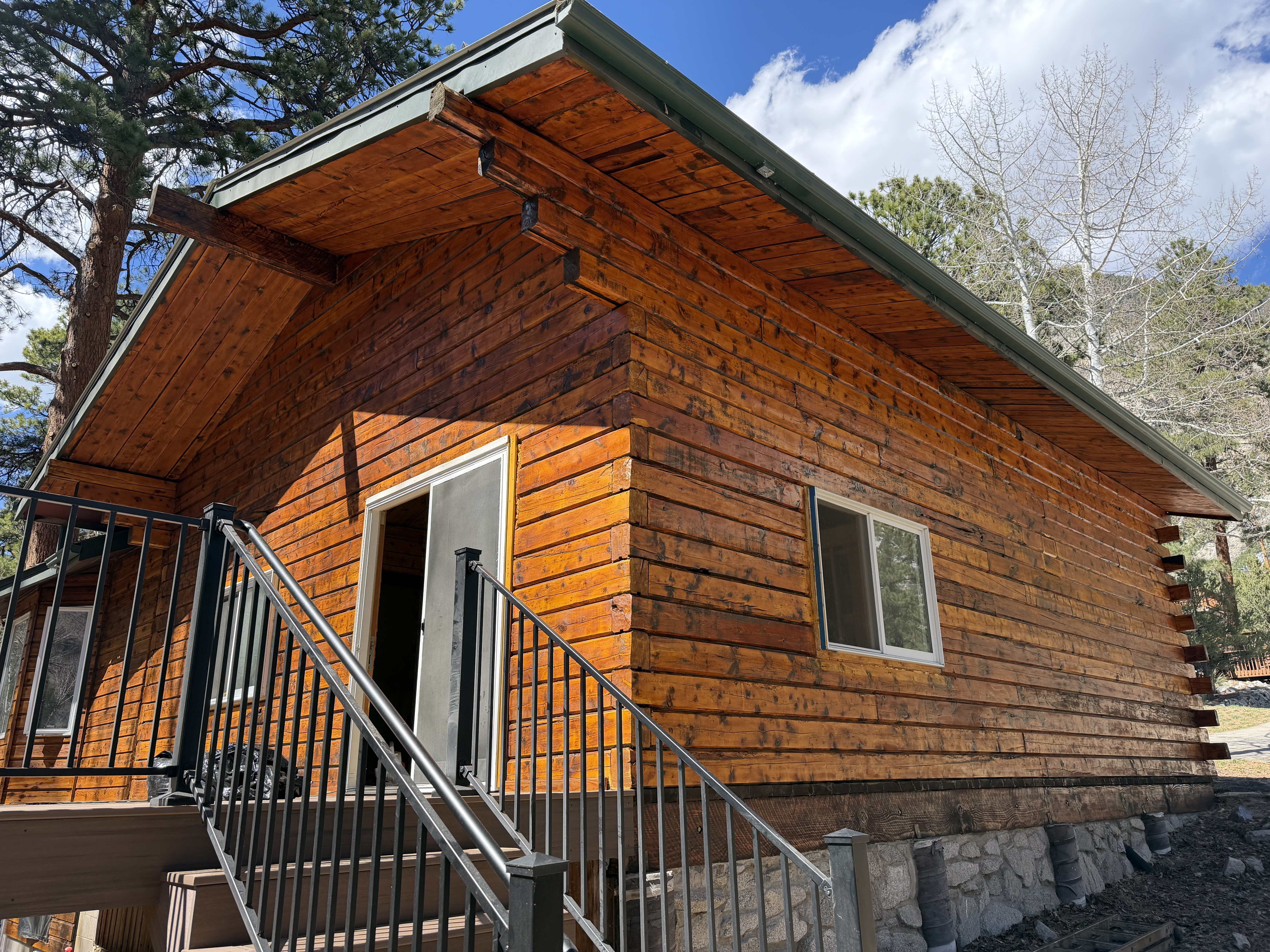 Completed log home restoration in Nathrop Colorado Chaffee County showing Sashco Transformation Goldtone Medium stain and beautiful warm golden finish